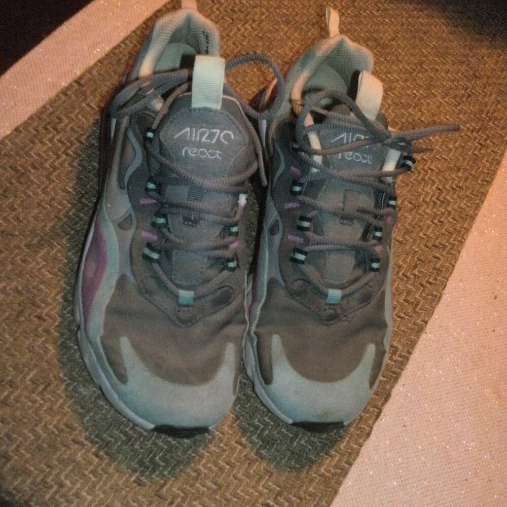 Nike Air Max 270 React Athletic Shoes Sneakers Gray Purple youth size 6